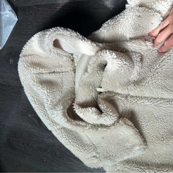 ALO Yoga Women's Plush Cream Teddy Jacket - Picture 4 of 8